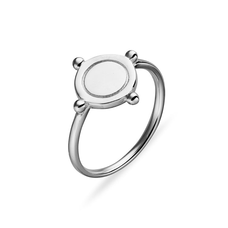 Sterling silver ring with circular disc and ball detail