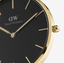Load image into Gallery viewer, Daniel Wellington Classic Mesh Onyx Watch - Gold
